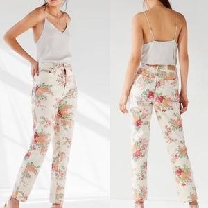 NWT BDG Floral Mom High-Rise Jeans 32 (311)